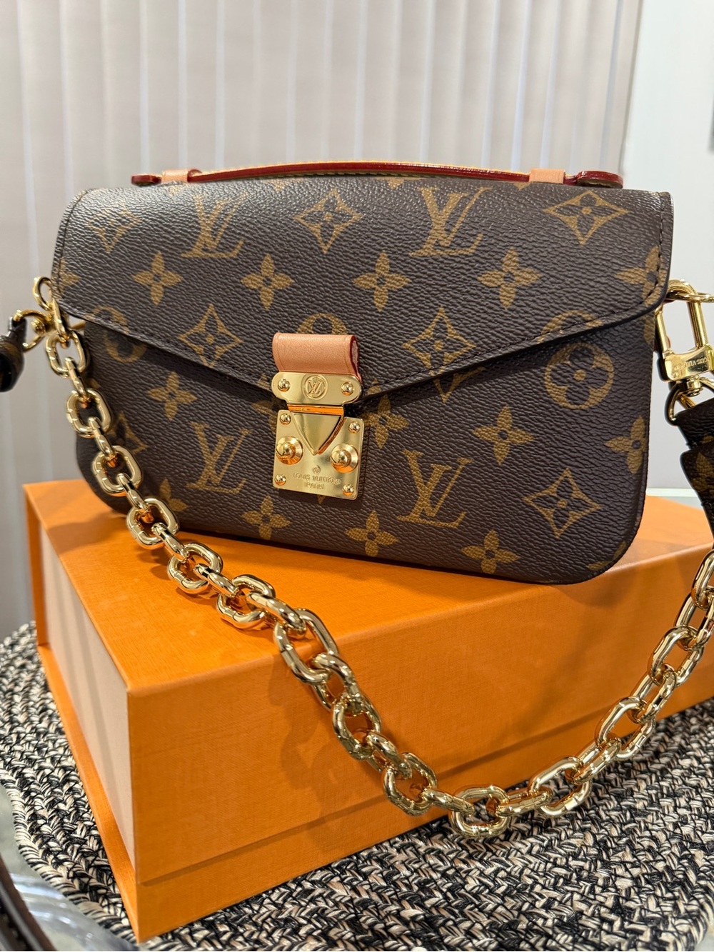 Louis Vuitton Brown Monogram Chain Bag, dusty bag and box. Included.
